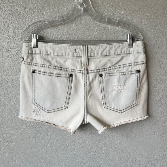 Free People Crochet and Patchwork Cut-Off Jean Shorts sz 29 - Picture 2 of 8